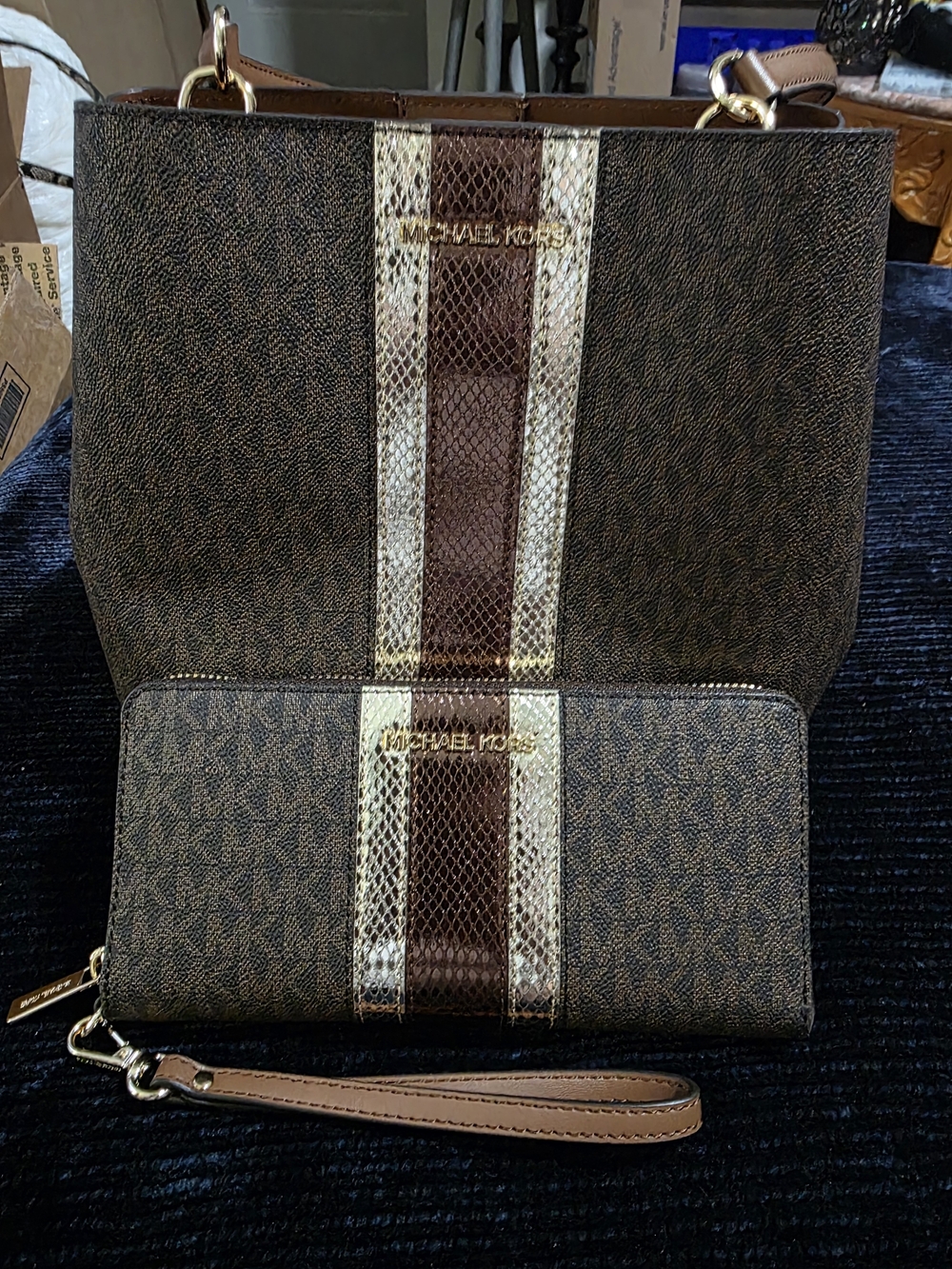 Michael Kors  Pratt Medium  Brown Signature Logo Set